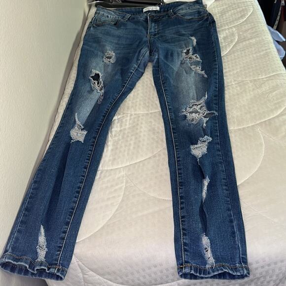 Encore Jeans Women's destructed high rise stretch skinny jeans. Size 11 - Picture 3 of 16